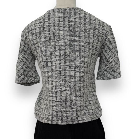 BANANA REPUBLIC Black and White Top Wm Sz XXSP EUC Pleated Sleeves Crew Neck - Picture 3 of 4